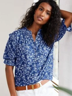 Baukjen Clothing Beverly LENZING™ ECOVERO™ Jersey Blouse | Blue Woodland Floral