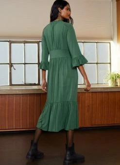 Baukjen Elsie LENZING™ ECOVERO™ Tiered Hem Midi Dress | Fern Green Clothing