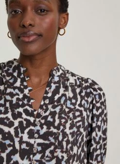 Baukjen Jaqueline Snow Leopard Print LENZING™ ECOVERO™ Jersey Blouse | Soft White Clothing
