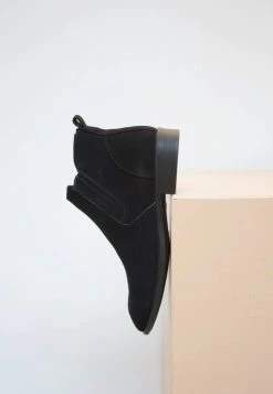Collection And Co Lexus Unisex Vegan Suede Chelsea Boots | Black