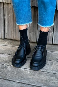 Good Guys Don't Wear Leather Bobby Vegan Leather Tyrolean Shoes | Black