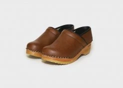 Good Guys Don't Wear Leather Van Gogh Vegan Leather Closed Clogs | Brown