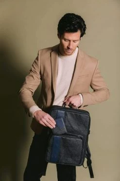 GUNAS New York Woody Mulbtex™ Vegan Leather Wallet | Black & Brown Accessories