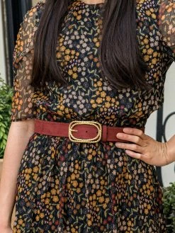 Minuit Sur Terre Serenade Twisted Buckle Vegan Suede Belt | Brick Red