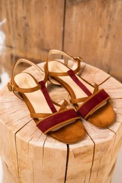 Minuit Sur Terre Alpilles Vegan Suede Flat Sandals | Hazelnut & Brick Red Shoes