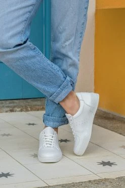Minuit Sur Terre Cascais Apple Leather Unisex Vegan Trainers | White Shoes
