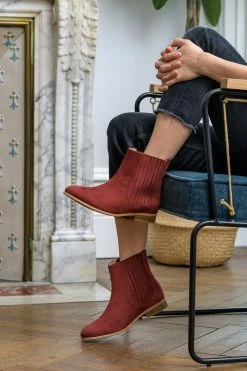 Minuit Sur Terre Shoes Firenze Vegan Suede Pleated Chelsea Boots | Brick Red