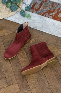 Minuit Sur Terre Shoes Firenze Vegan Suede Pleated Chelsea Boots | Brick Red
