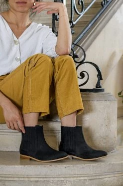 Minuit Sur Terre Shoes Firenze Vegan Suede Pleated Chelsea Boots | Black