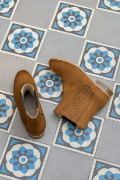 Minuit Sur Terre Firenze Vegan Suede Pleated Chelsea Boots | Hazelnut Shoes