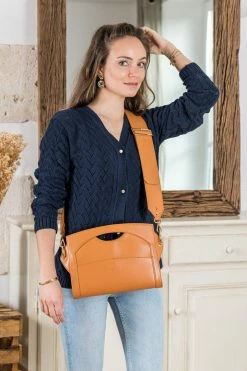 Minuit Sur Terre Leon Apple Leather Vegan Crossbody Handbag | Camel