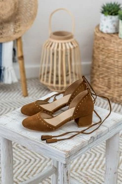 Minuit Sur Terre Bestsellers Riad Vegan Suede Ankle Tie Low Pumps | Hazelnut