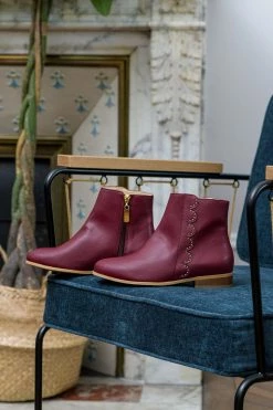 Minuit Sur Terre Siena Studded Vegan Leather Ankle Boots | Burgundy