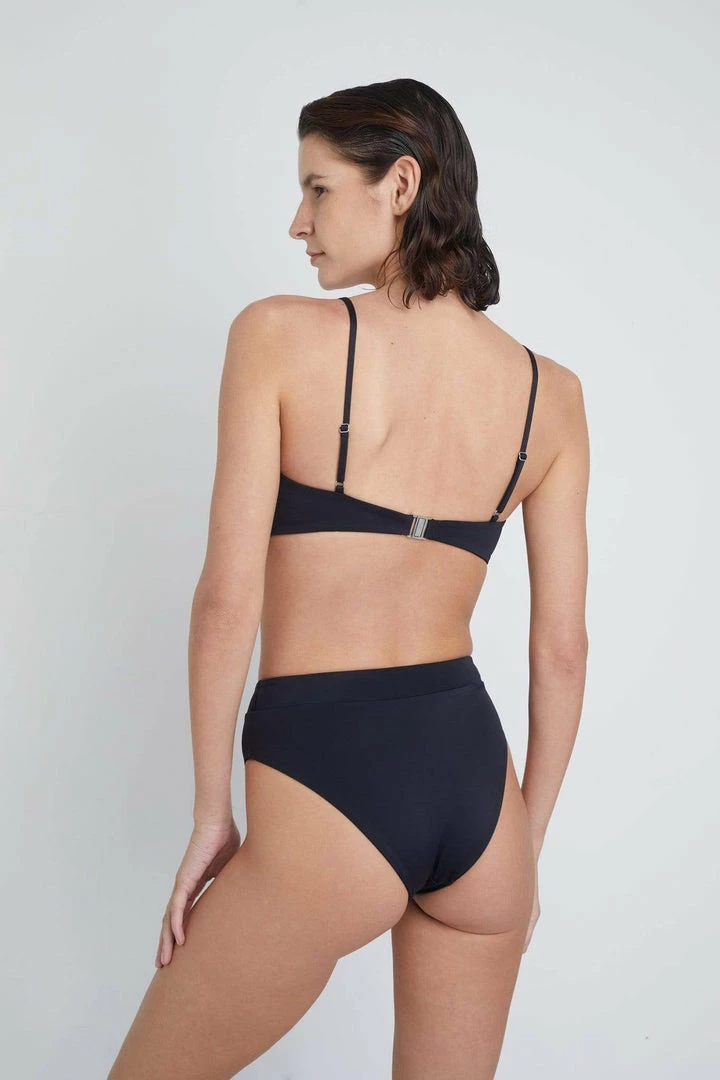 Ozero Swimwear Ontario ECONYL® Bikini Top | Black 11 Ozero Swimwear Ontario ECONYL® Bikini Top | Black