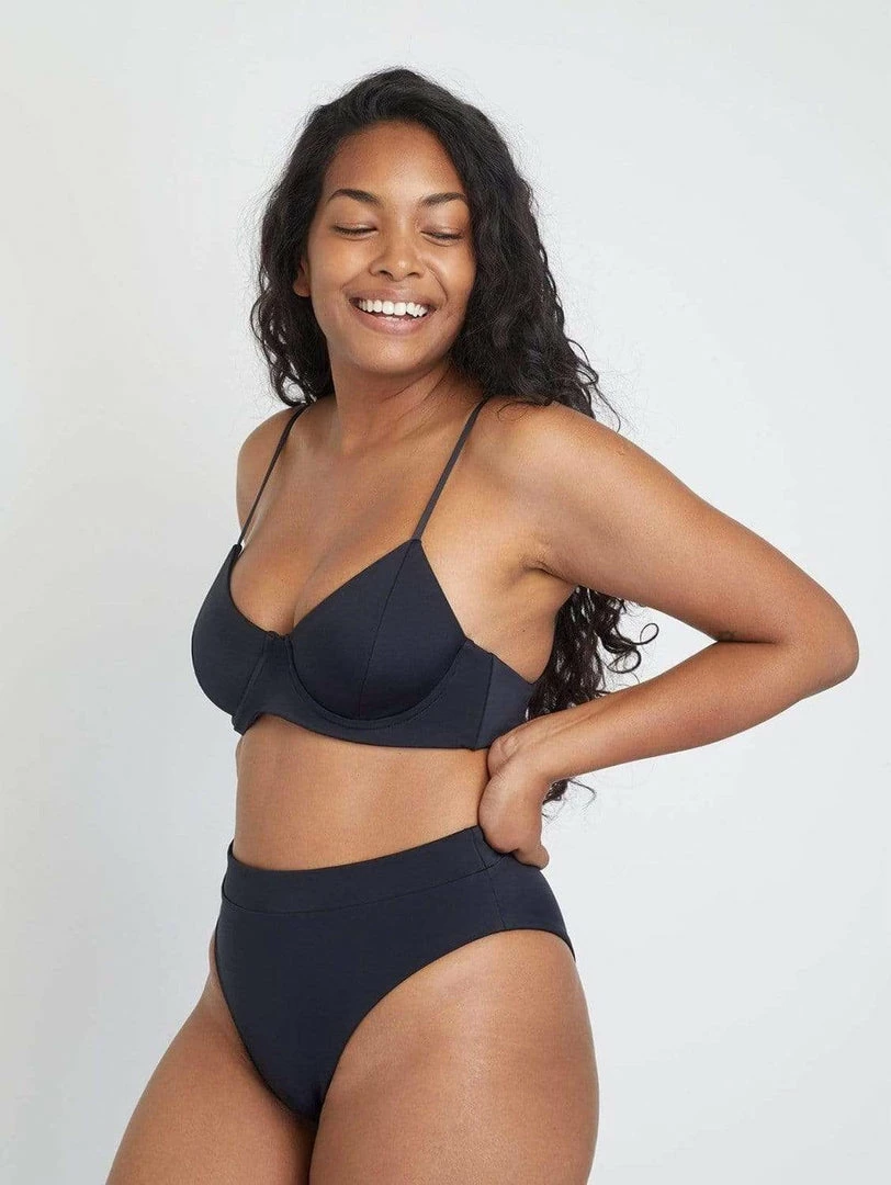 Ozero Swimwear Ontario ECONYL® Bikini Top | Black 3 Ozero Swimwear Ontario ECONYL® Bikini Top | Black