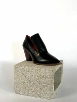 Taylor + Thomas Shoes Marianne Vegan Leather Court Shoe | Black