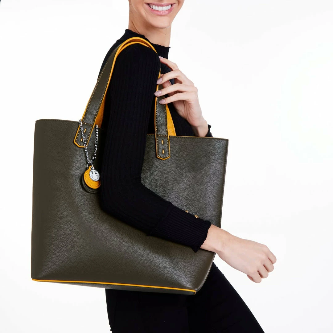 The Morphbag By GSK Reversible Vegan Leather Tote | Green & Mustard Bags 5 The Morphbag By GSK Reversible Vegan Leather Tote | Green & Mustard Bags