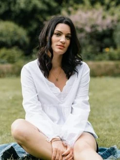 Vildnis Iguazu Organic Cotton V-neck Boho Top | White Clothing