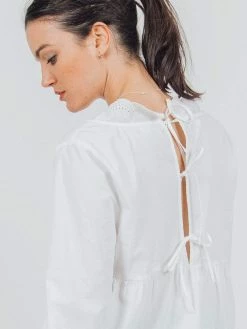 Vildnis Iguazu Organic Cotton V-neck Boho Top | White Clothing
