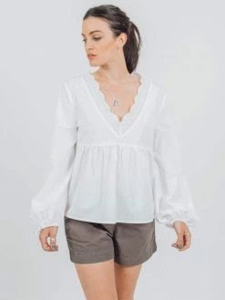 Vildnis Iguazu Organic Cotton V-neck Boho Top | White Clothing
